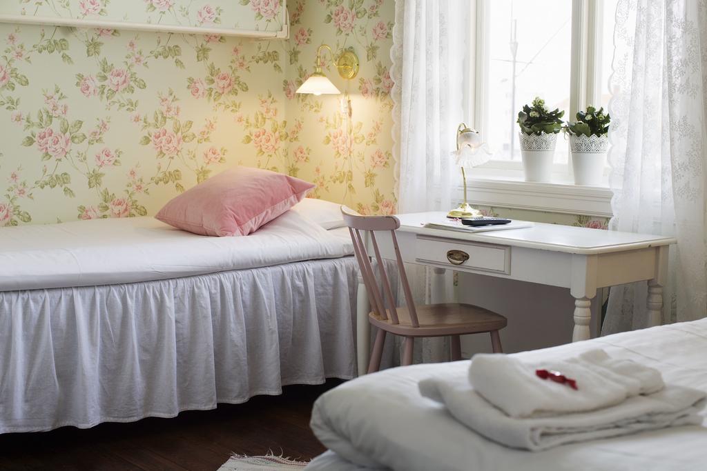 Strandvillan Hotell Och Bed & Breakfast Lysekil Exterior photo